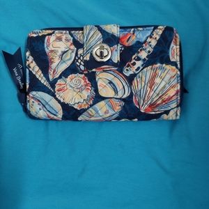 Beautiful Vera Bradley wallet wristlet